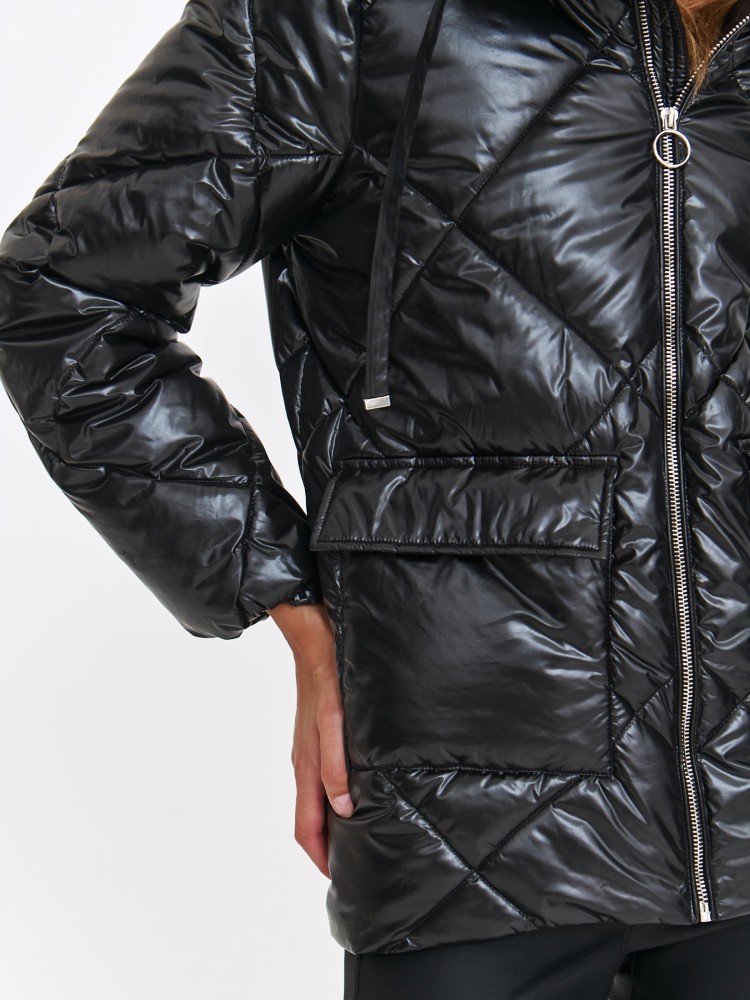 Czarna ocieplana kurtka z kapturem Czarna ocieplana kurtka z kapturem