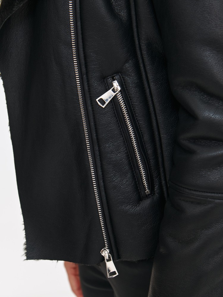 Czarna ramoneska damska z futerkiem Czarna ramoneska damska z futerkiem