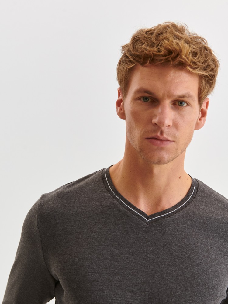 T-shirt z dekoltem w serek