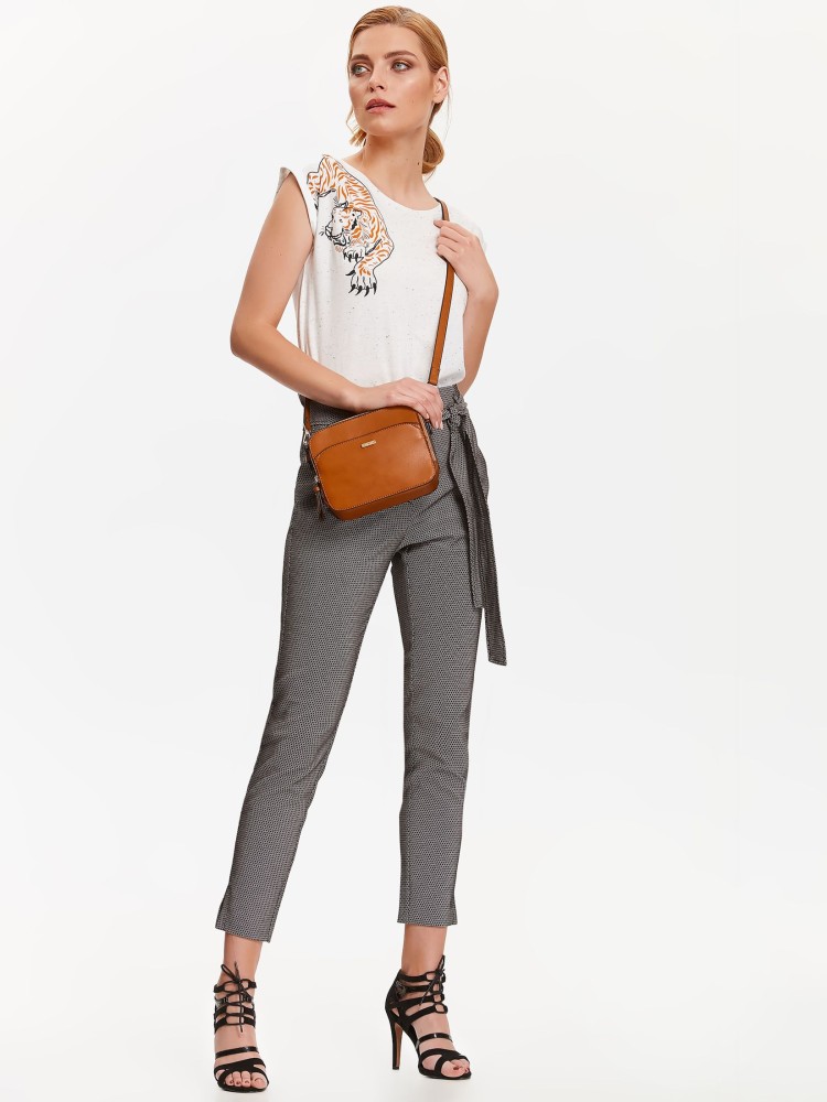 T-shirt damski z nadrukiem, asymetryczny