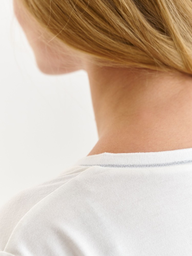 Gładki t-shirt damski z dekoltem w serek Gładki t-shirt damski z dekoltem w serek