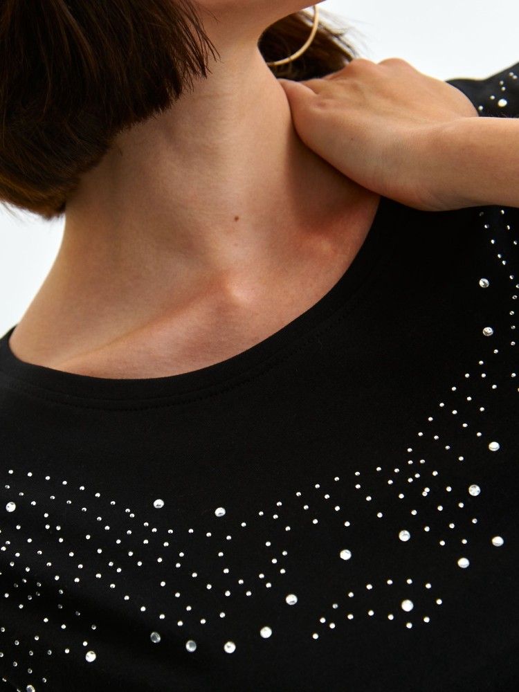 T-shirt z diamencikami