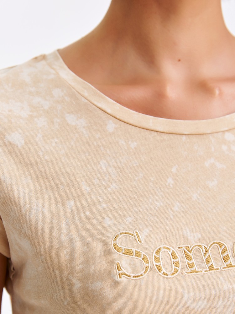T-shirt damski z krótkim rękawem w marmurkowy wzór T-shirt damski z krótkim rękawem w marmurkowy wzór
