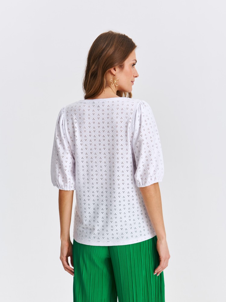 Luźna biała bluzka damska z ażurowym haftem Luźna biała bluzka damska z ażurowym haftem