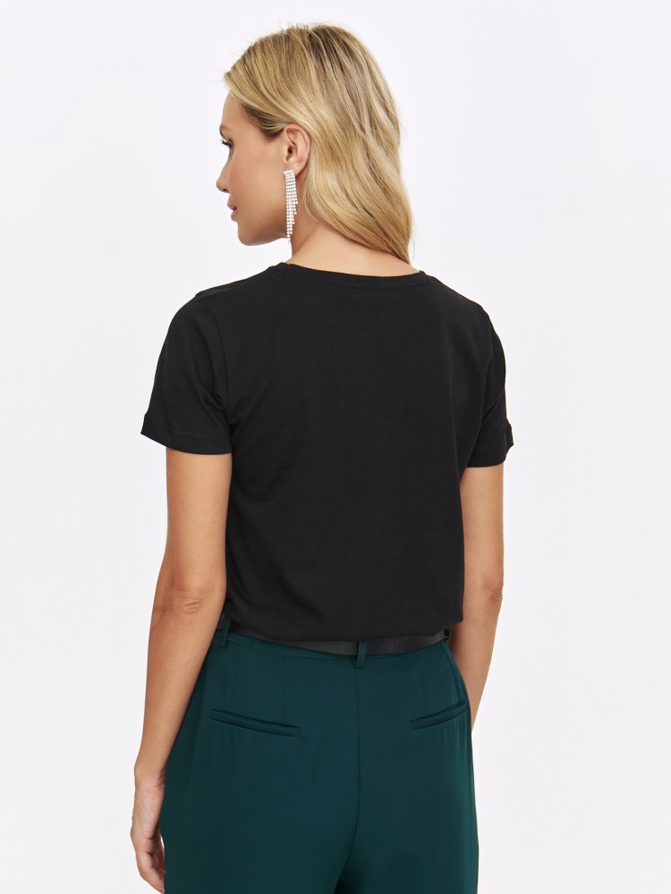 Czarny t-shirt z ozdobną lamówką Czarny t-shirt z ozdobną lamówką