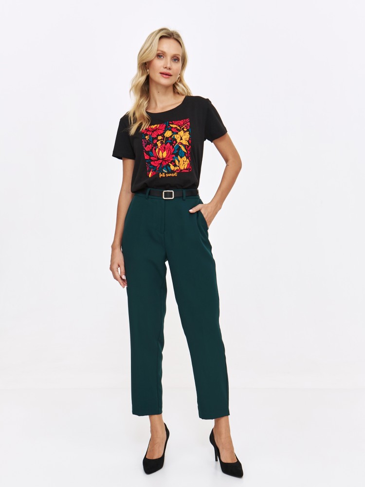 Czarny t-shirt z kolorowym kwiatowym nadrukiem Czarny t-shirt z kolorowym kwiatowym nadrukiem