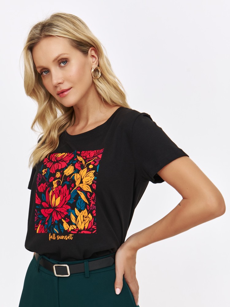 Czarny t-shirt z kolorowym kwiatowym nadrukiem Czarny t-shirt z kolorowym kwiatowym nadrukiem