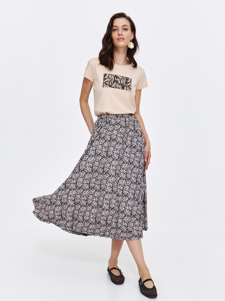 Beżowy t-shirt z nadrukiem 