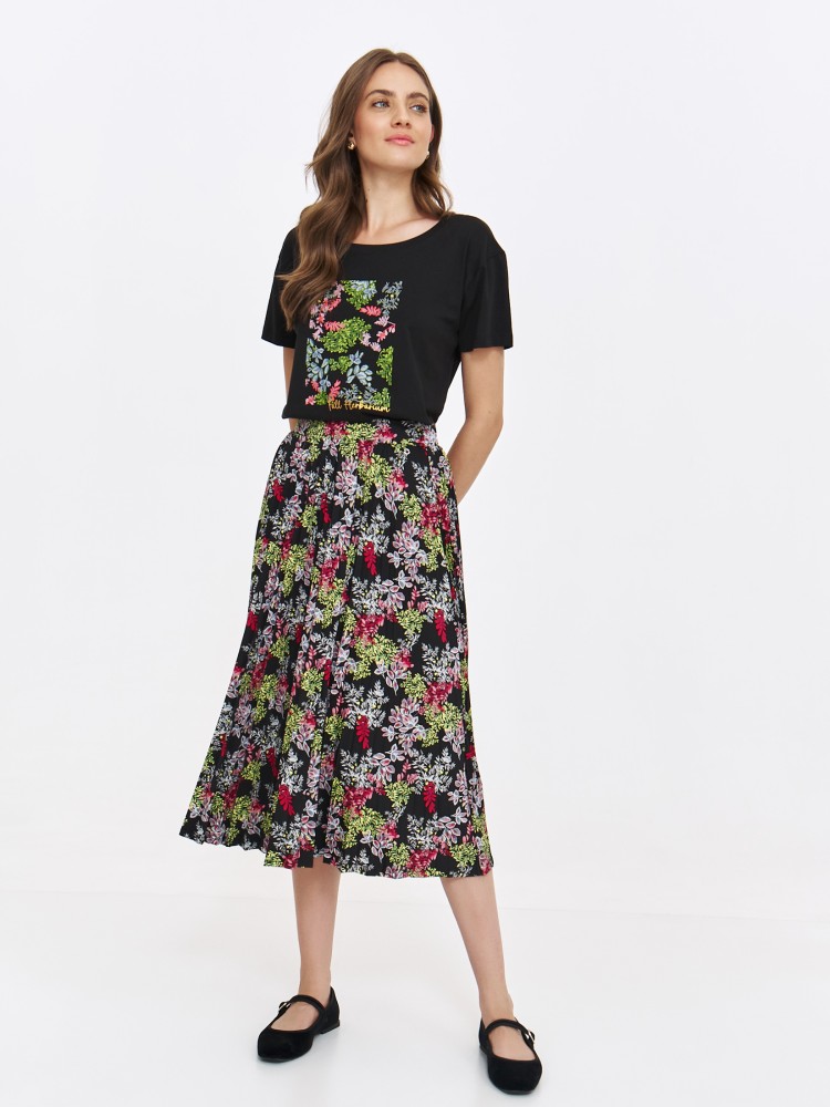T-shirt z kwiatowym nadrukiem T-shirt z kwiatowym nadrukiem