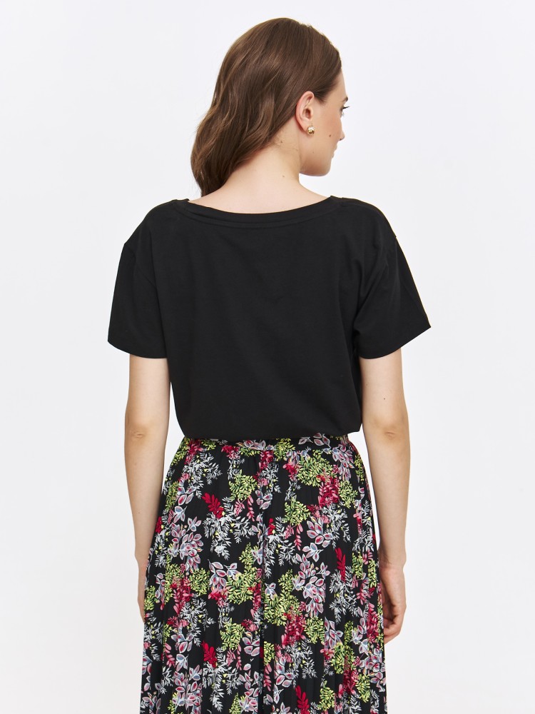 T-shirt z kwiatowym nadrukiem T-shirt z kwiatowym nadrukiem