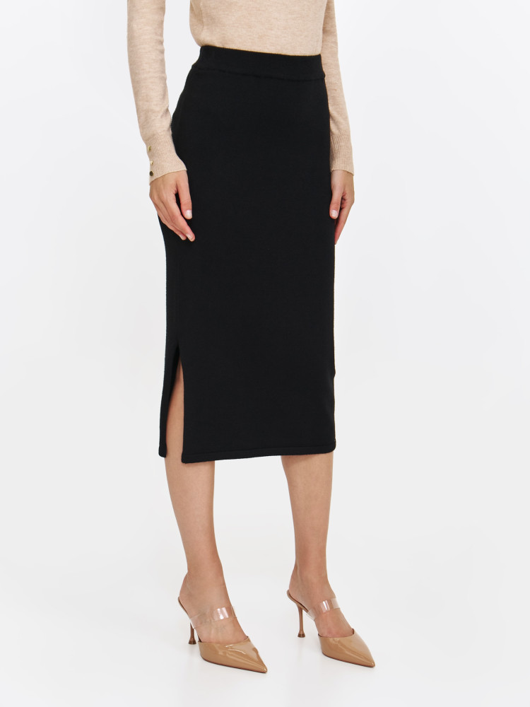 Ołówkowa spódnica z rozcięciami  Ołówkowa spódnica z rozcięciami