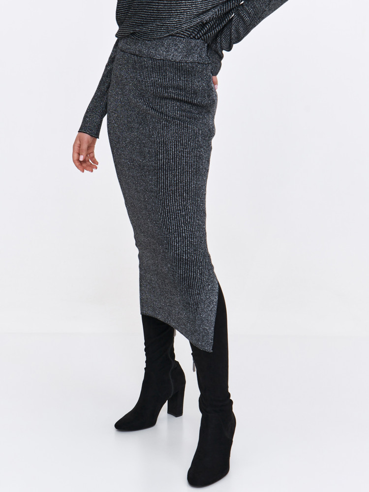 Ołówkowa spódnica z dzianiny w pionowy prążek 