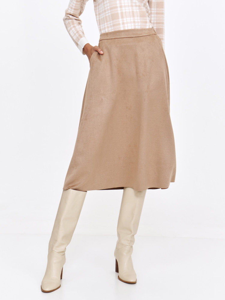 Rozkloszowana spódnica z imitacji zamszu