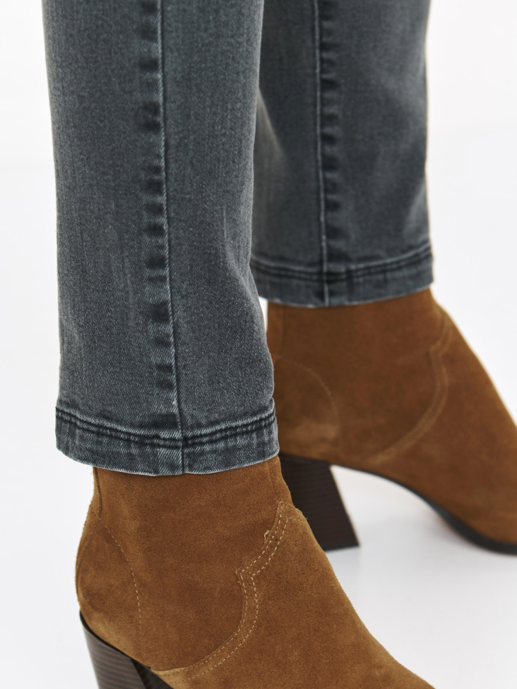 Szare dopasowane jeansy Szare dopasowane jeansy