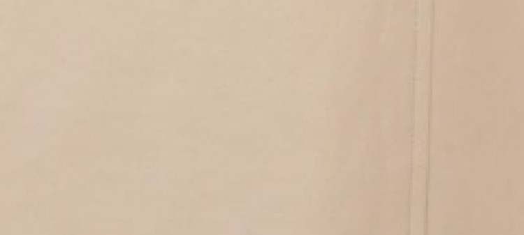 Elegancki trencz ze stylowymi dodatkami