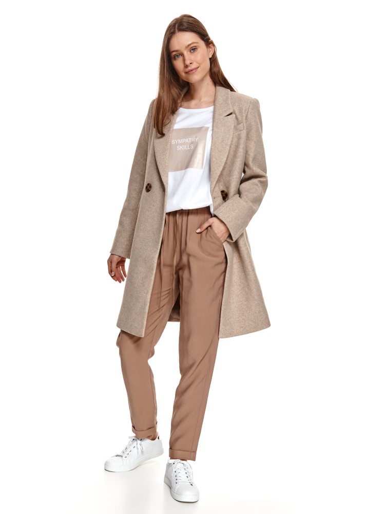 Płaszcz o kroju marynarki zapinany na dwa guziki