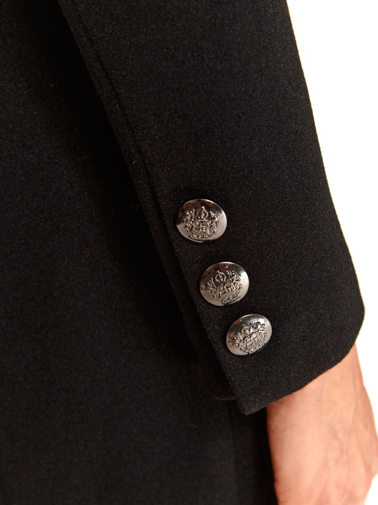 Dwurzędowy płaszcz z odpinanym futrem