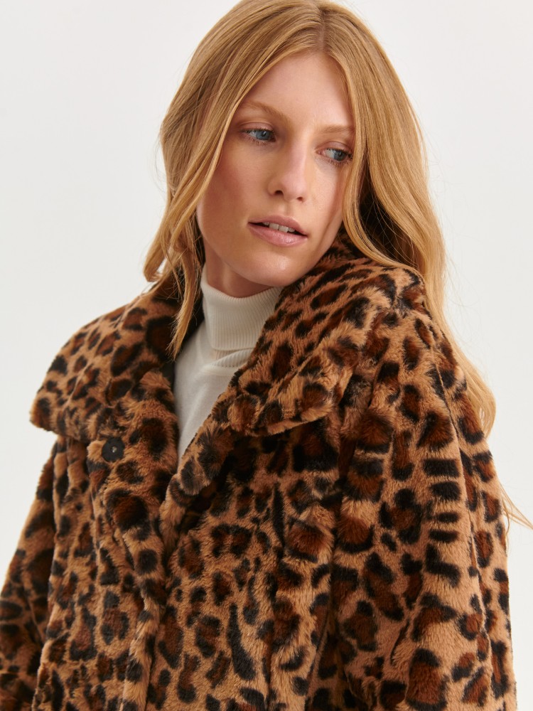 Płaszcz ze sztucznego futra w panterkę