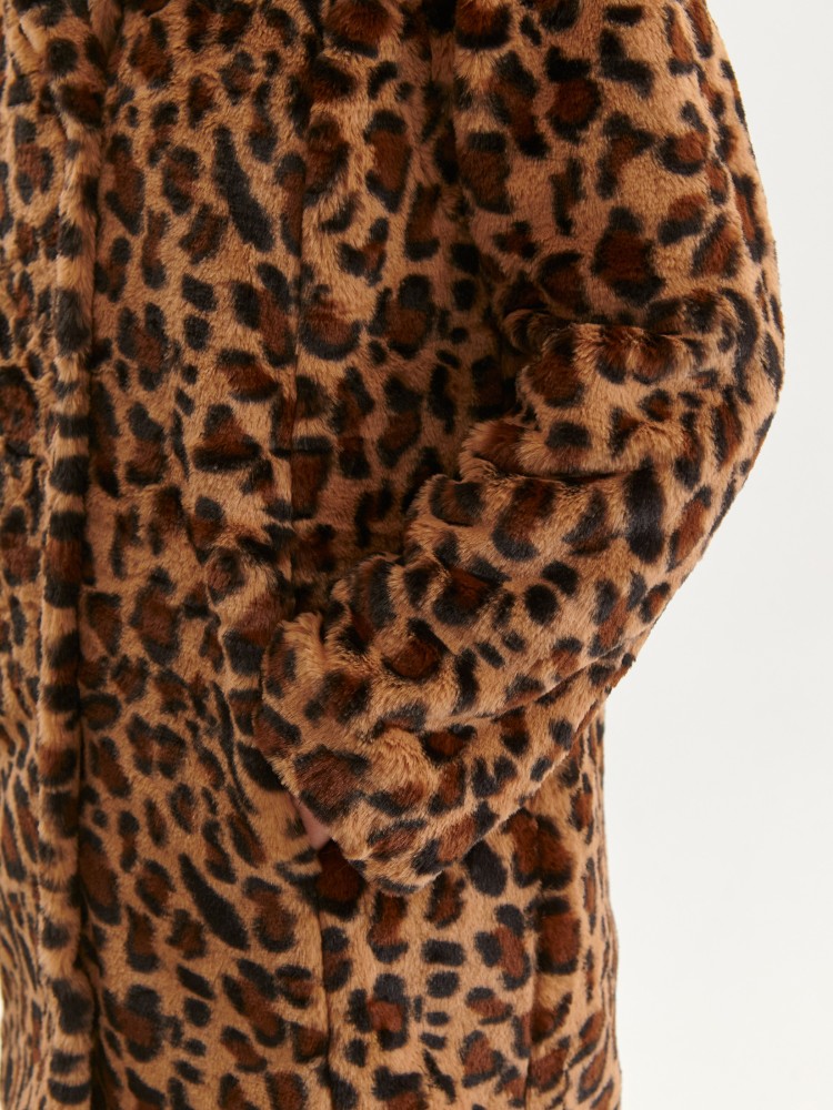Płaszcz ze sztucznego futra w panterkę