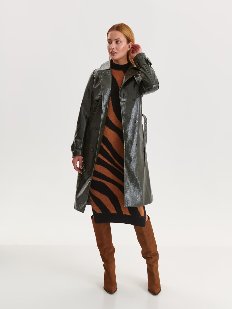 Błyszczący płaszcz z imitacji skóry