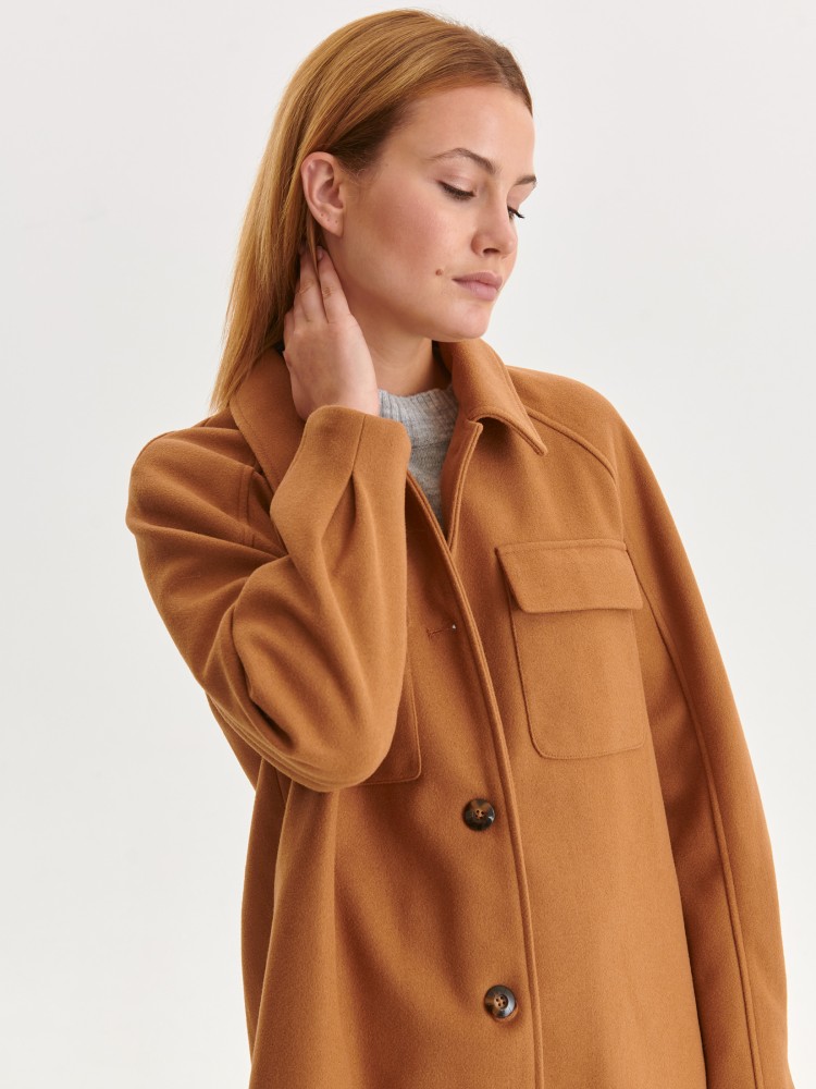 Klasyczny płaszcz z kieszeniami