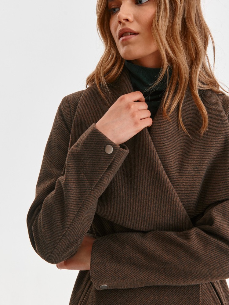 Długi płaszcz z paskiem