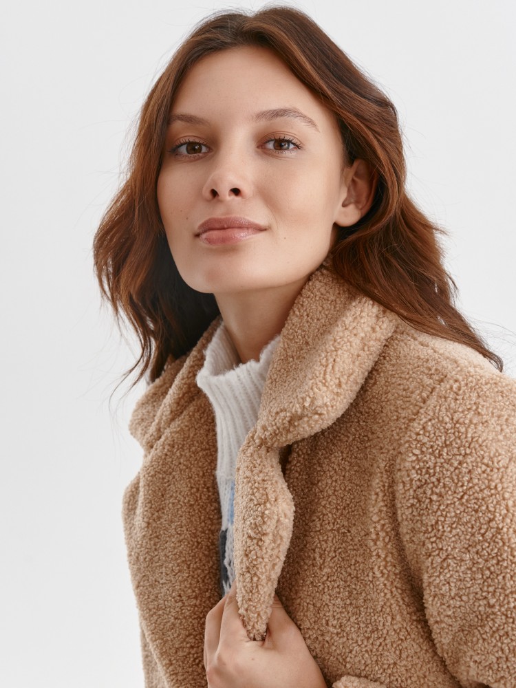 Długi płaszcz z imitacji futra