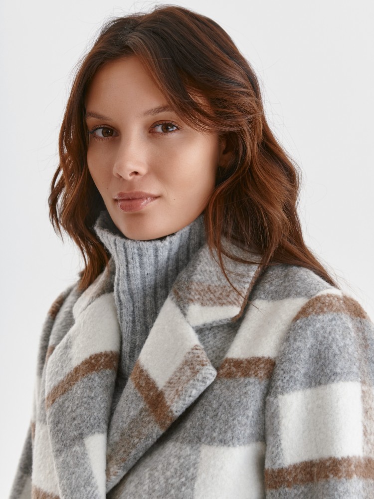 Długi płaszcz w kratę