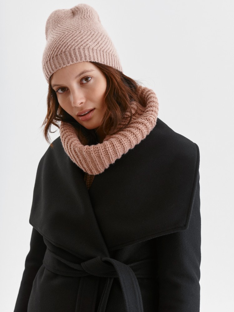 Długi płaszcz z kołnierzem