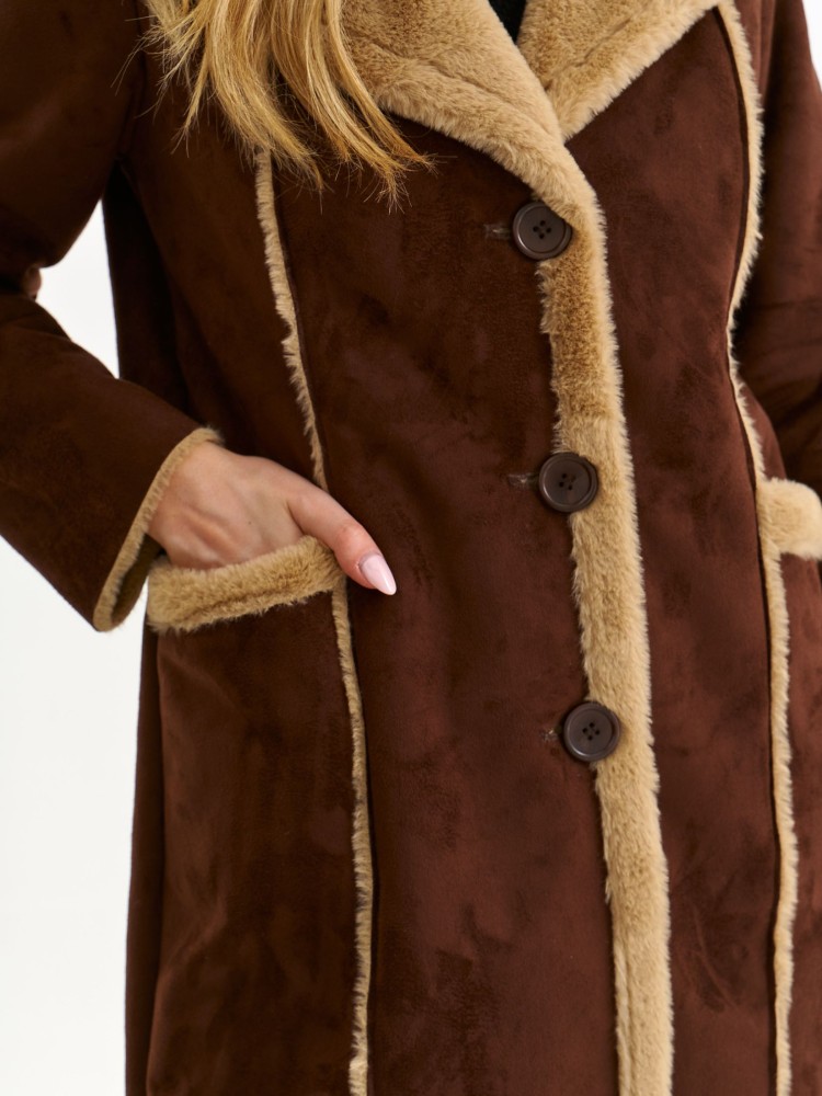 Damski kożuch z wywijanym kołnierzem