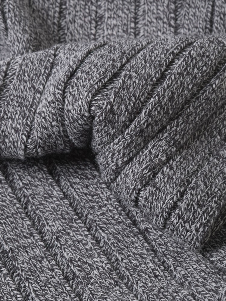 Szalik z prążkowanej dzianiny Szalik z prążkowanej dzianiny