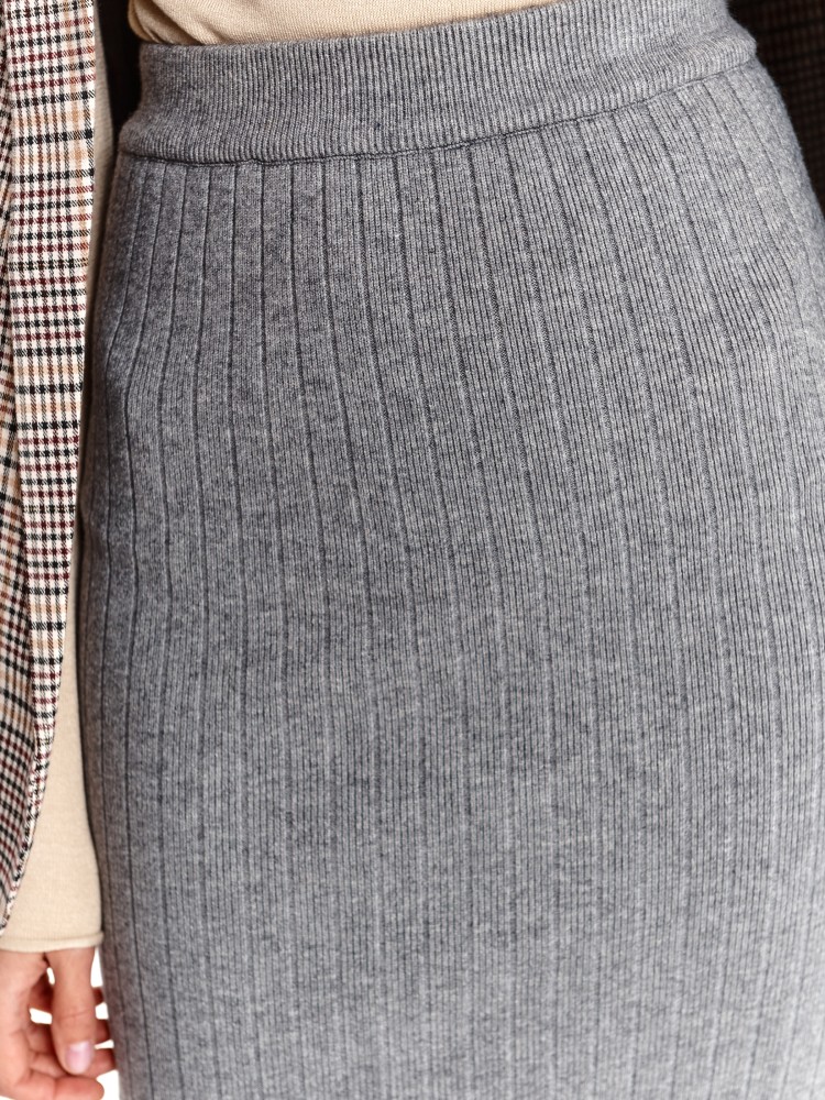 Dzianinowa spódnica ołówkowa