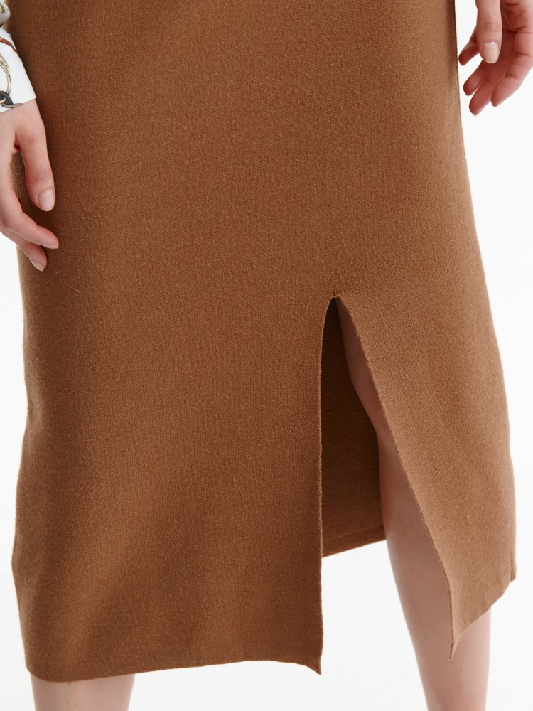 Dzianinowa spódnica midi z rozcięciem