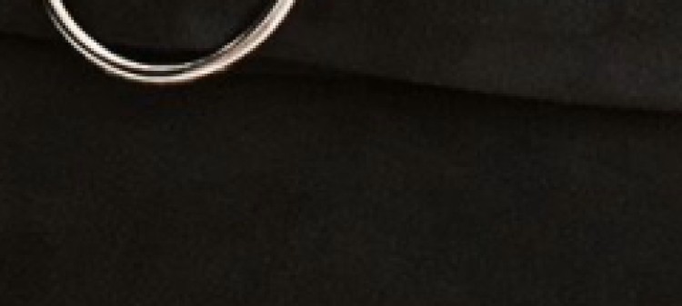 Spódnica damska z rozcięciem i paskiem