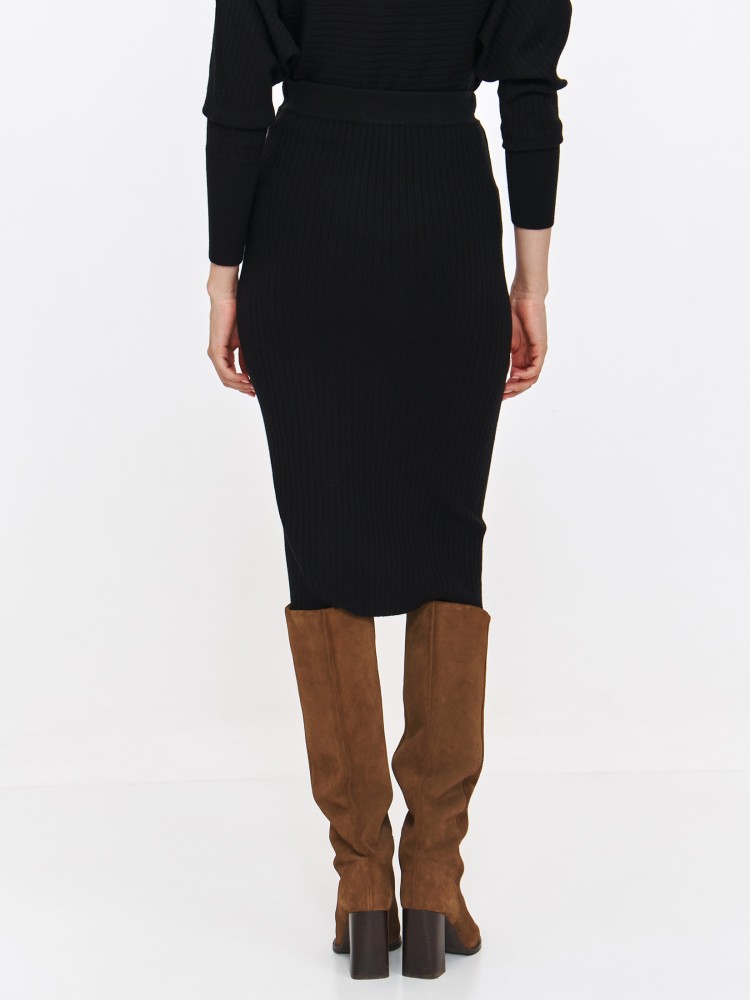 Czarna ołówkowa spódnica z elastycznej dzianiny Czarna ołówkowa spódnica z elastycznej dzianiny