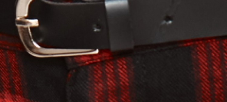 Spodnie damskie typu chino w czerwoną kratę Spodnie damskie typu chino w czerwoną kratę