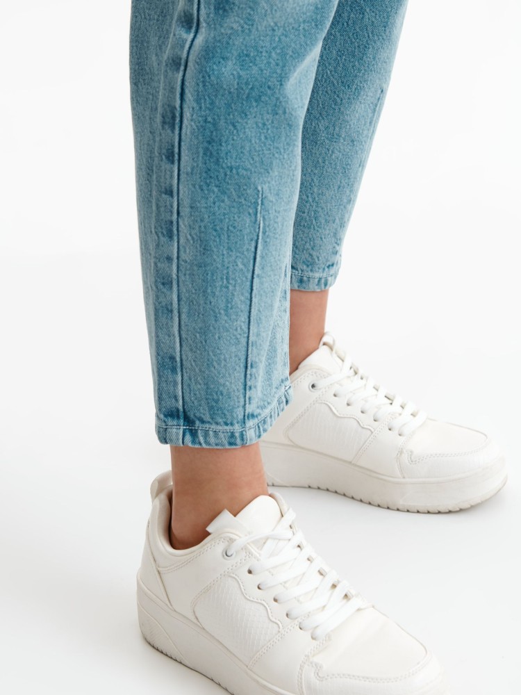 Jeansy z ozdobnymi zaszewkami Jeansy z ozdobnymi zaszewkami