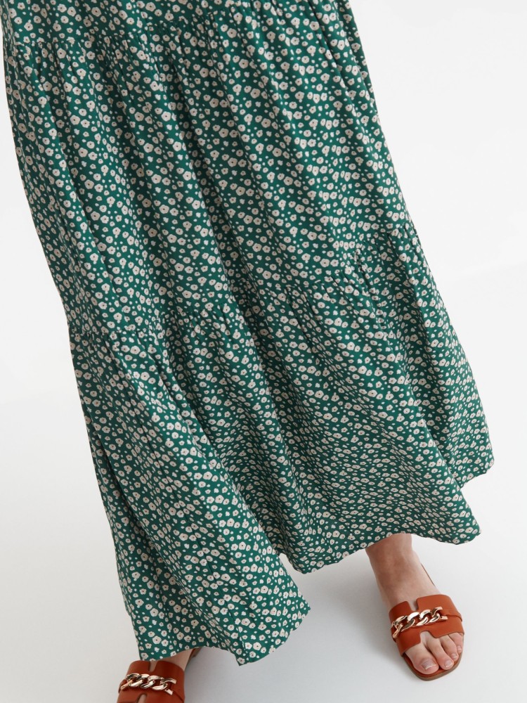 Długa, wzorzysta spódnica z marszczeniami