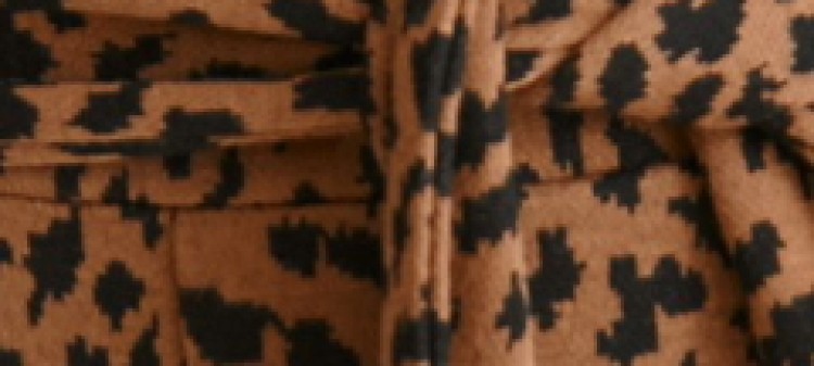 Luźne spodnie damskie w panterkowy nadruk Luźne spodnie damskie w panterkowy nadruk