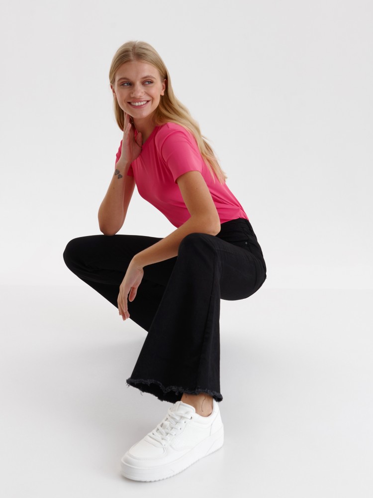 Spodnie jeansowe damskie o rozszerzanym kroju Spodnie jeansowe damskie o rozszerzanym kroju