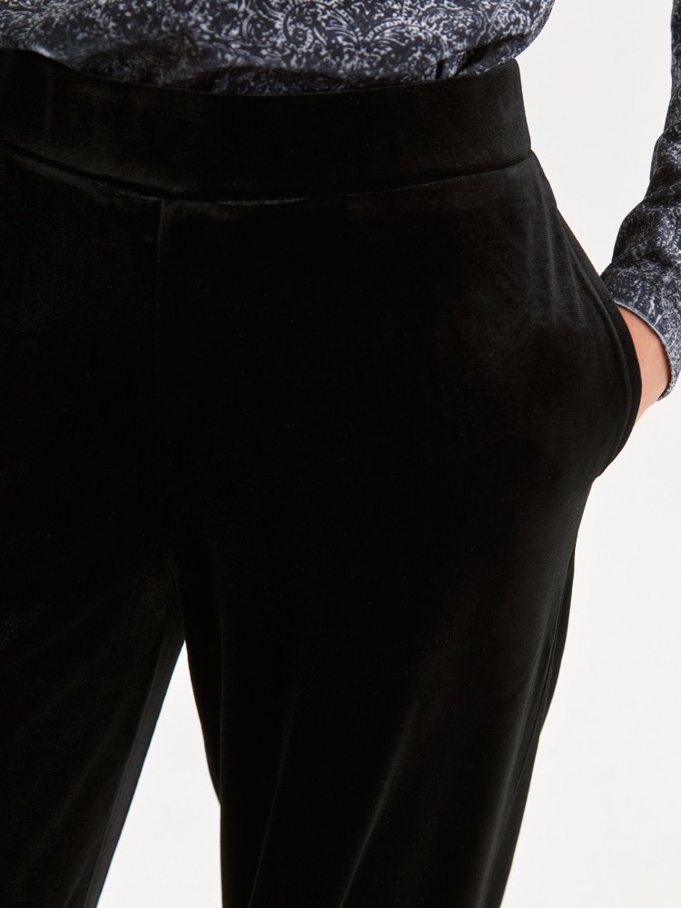 Welurowe spodnie z szerokimi nogawkami