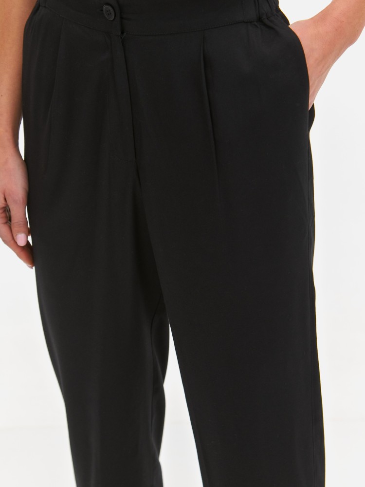 Proste spodnie damskie o długości 7/8 Proste spodnie damskie o długości 7/8