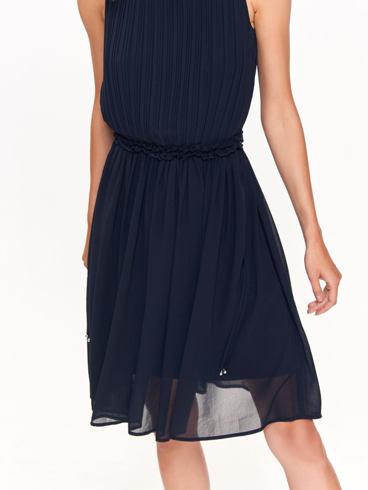 Plisowana sukienka z gumką w pasie