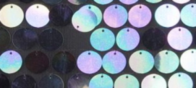 Sukienka w cekiny na cienkich ramiączkach 