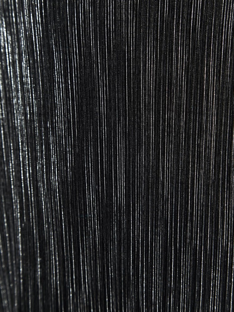 Srebrna sukienka plisowana, z dekoltem halter, z odkrytymi plecami