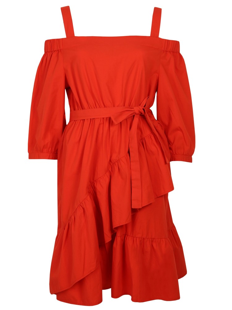 Sukienka z odkrytymi ramionami i falbaną