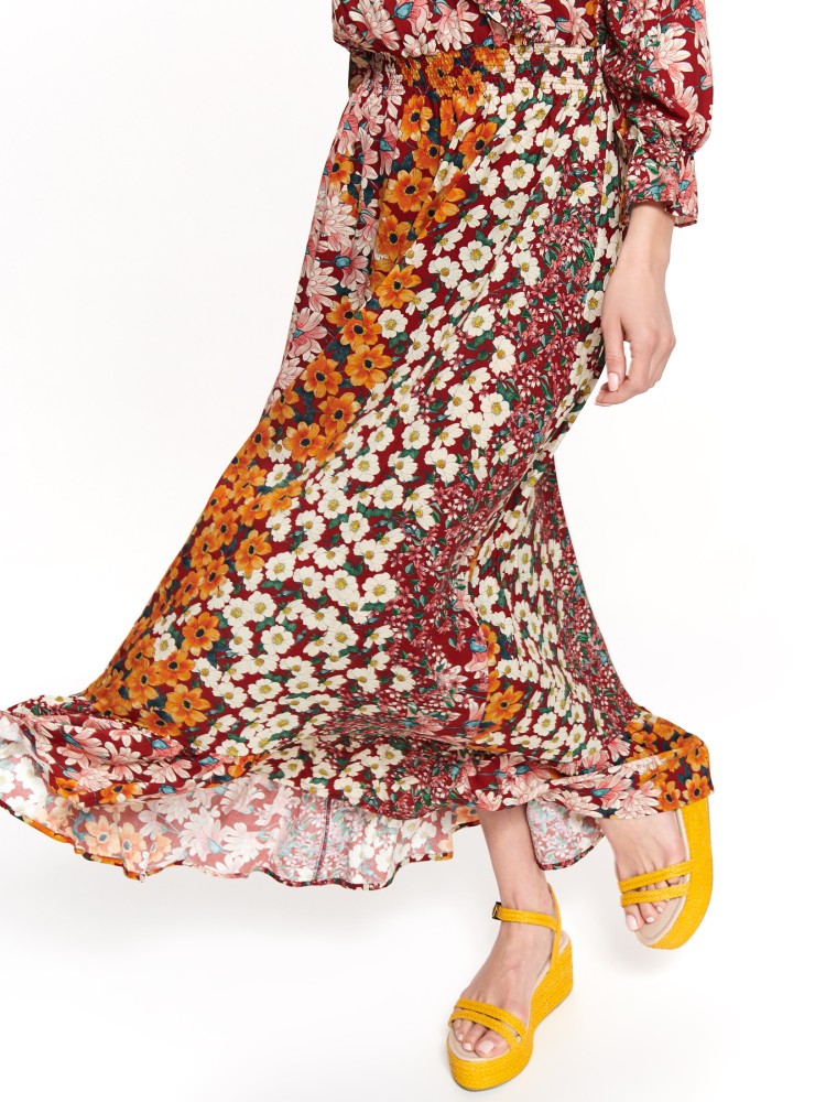 Sukienka maxi w kwiatowy wzór zdobiona falbaną