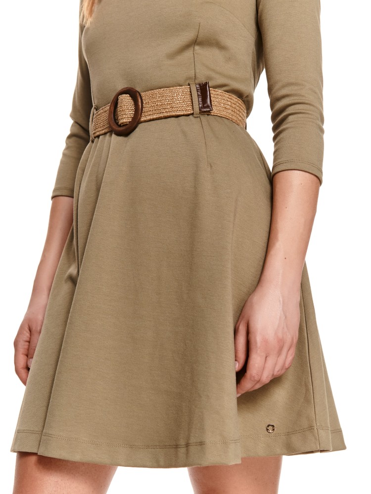 Dzianinowa sukienka fit & flare z plecionym paskiem