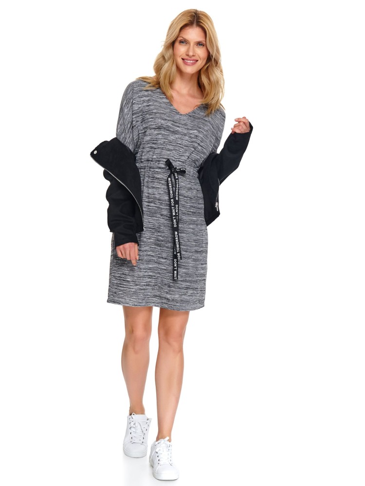 Swetrowa sukienka z dekoltem w serek