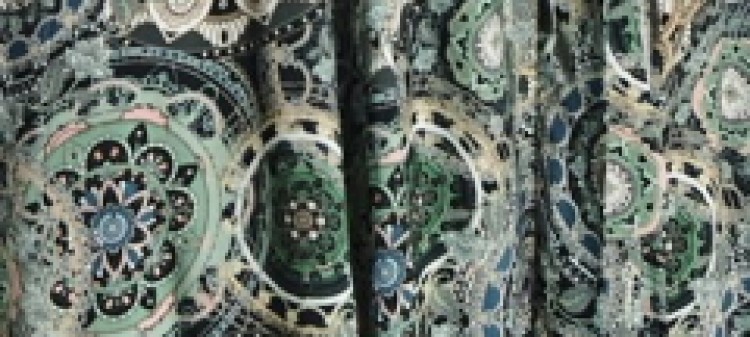 Długa sukienka w stylu boho w print z rozcięciami po bokach